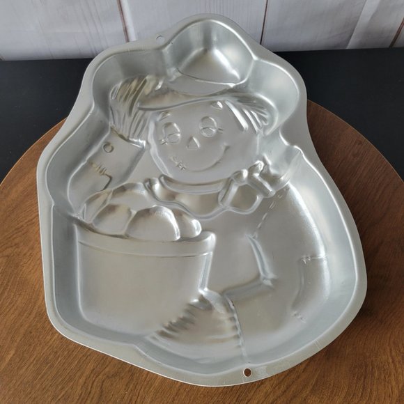 Vintage Scarecrow Harvest 1998 Wilton Cake Pan, Aluminum baking pan.  Fall - Picture 2 of 3